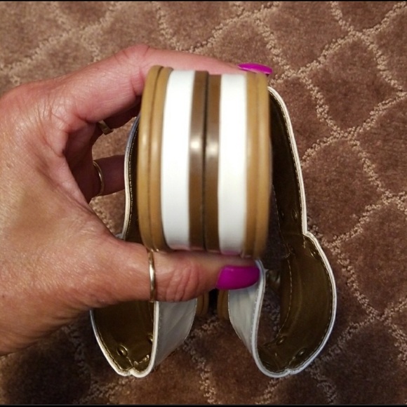 💫ISOLA sandals💫 Very classy and comfy- Size 7.5 - Picture 3 of 8